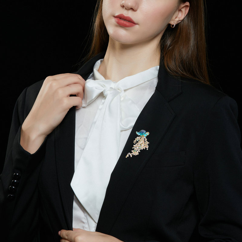 Broche de água-viva com zircôn - Luxury Lifestyle Jewelry avaliação e preço
