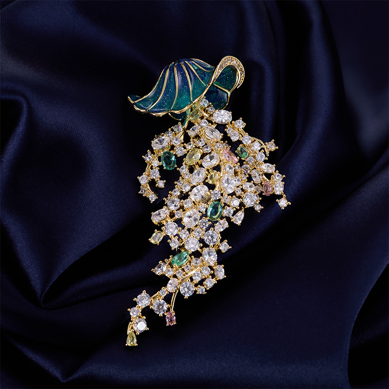 Broche de água-viva com zircôn - Luxury Lifestyle Jewelry avaliação e preço